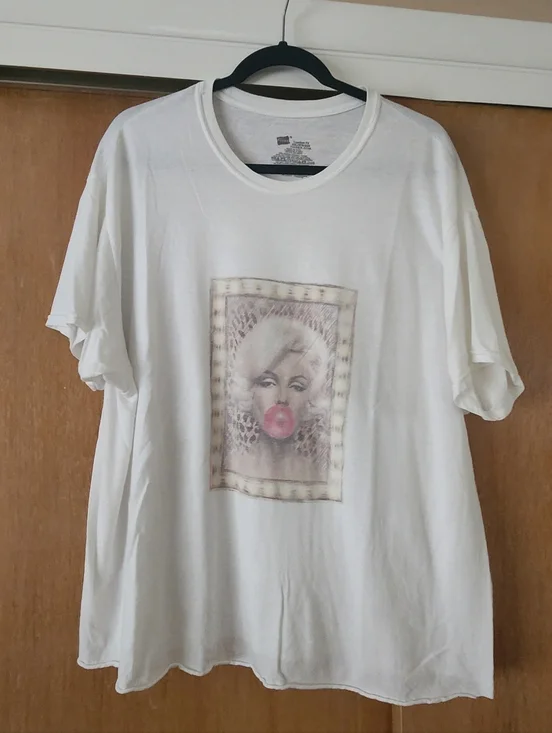 Marilyn Monroe Tee - Picture 2 of 4
